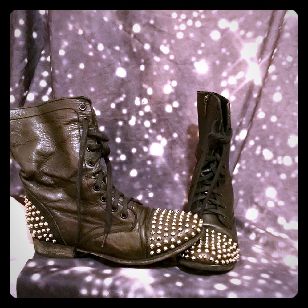 Steve Madden Tarnney Black Leather Studded Boots